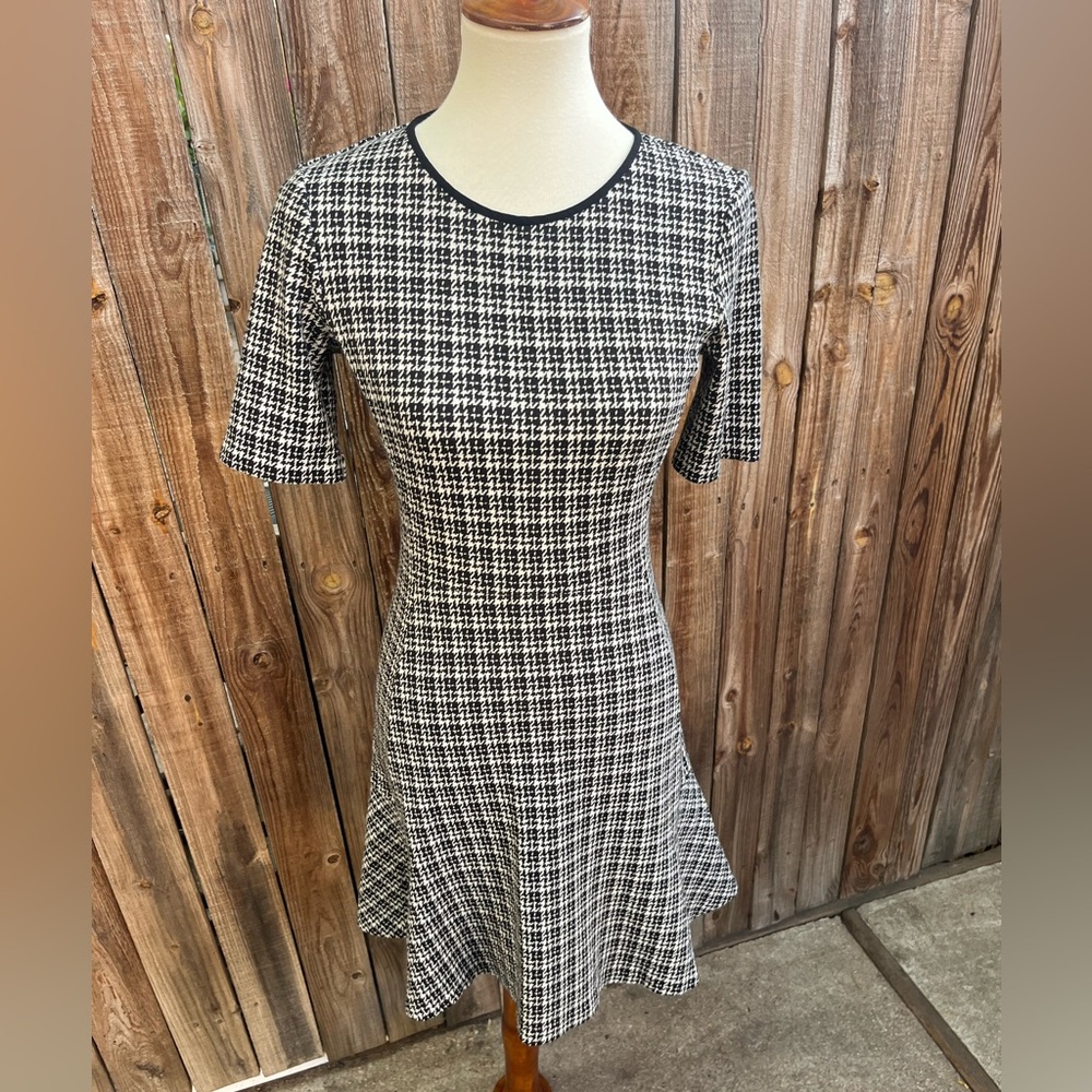 Theory black & white houndstooth Size 4